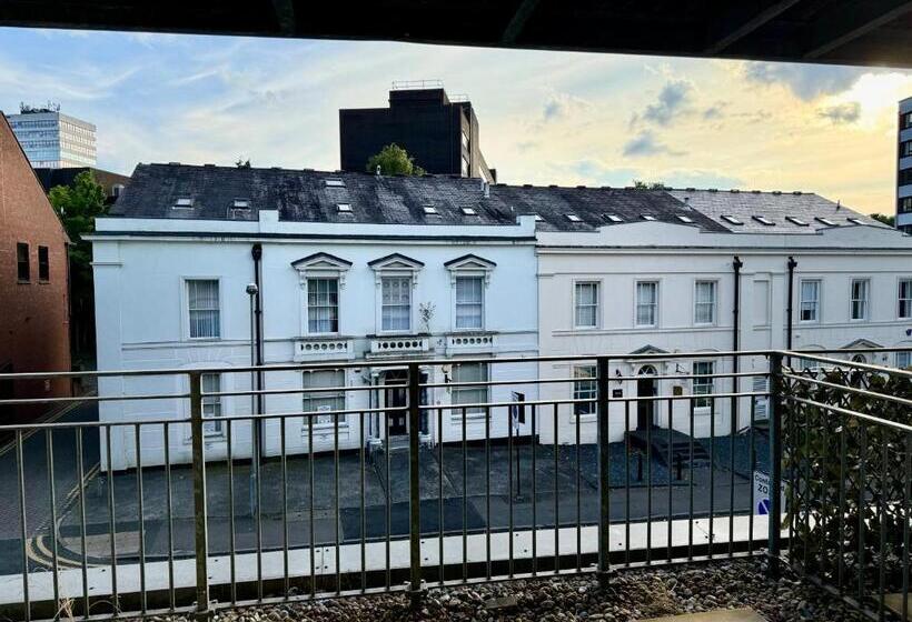 펜션 The Red Suites