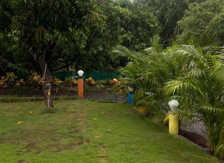 Resort Komal Farm House Karjat