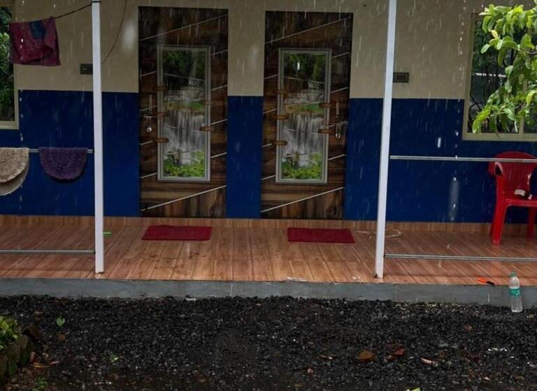 Resort Komal Farm House Karjat