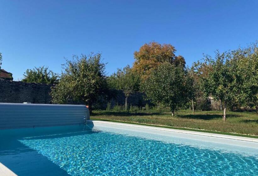 تختخواب و صبحانه Chez Odette Chambre Etable Et Glycine