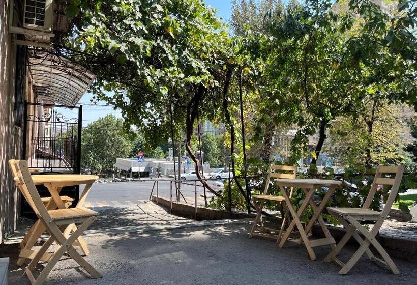 Downtown Budget Hotel By Arami