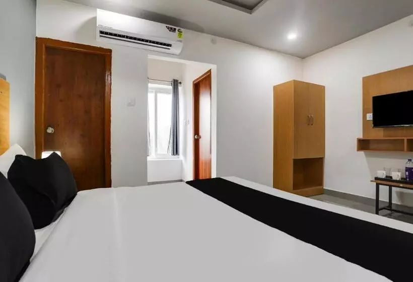 هتل Townhouse Shamshabad Near Airport