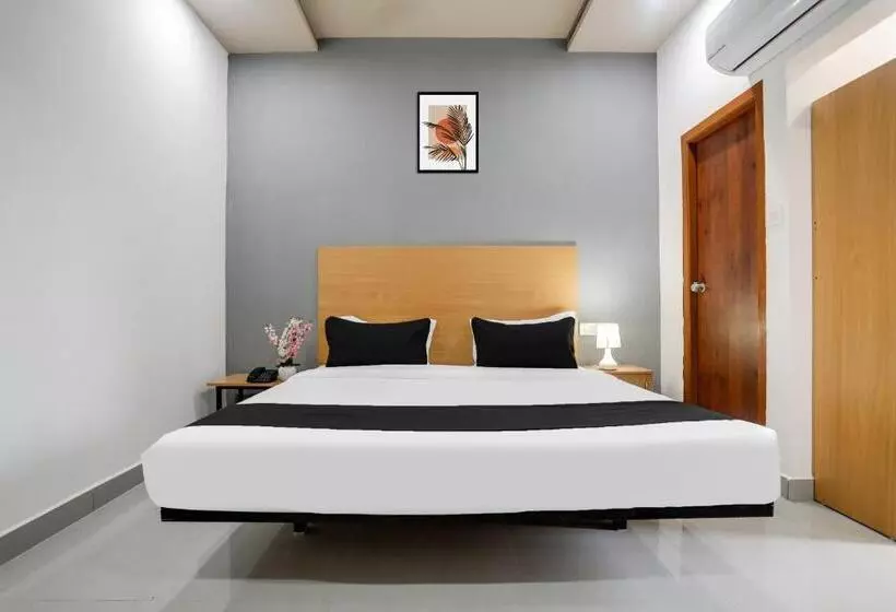 هتل Townhouse Shamshabad Near Airport