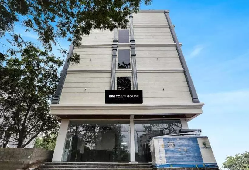 هتل Townhouse Shamshabad Near Airport