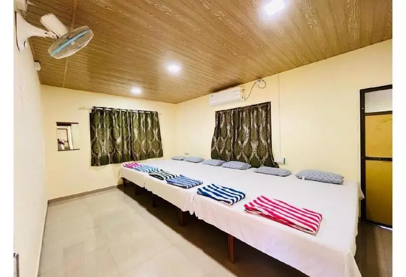 Lomakeskus Namaste Holidays Karjat