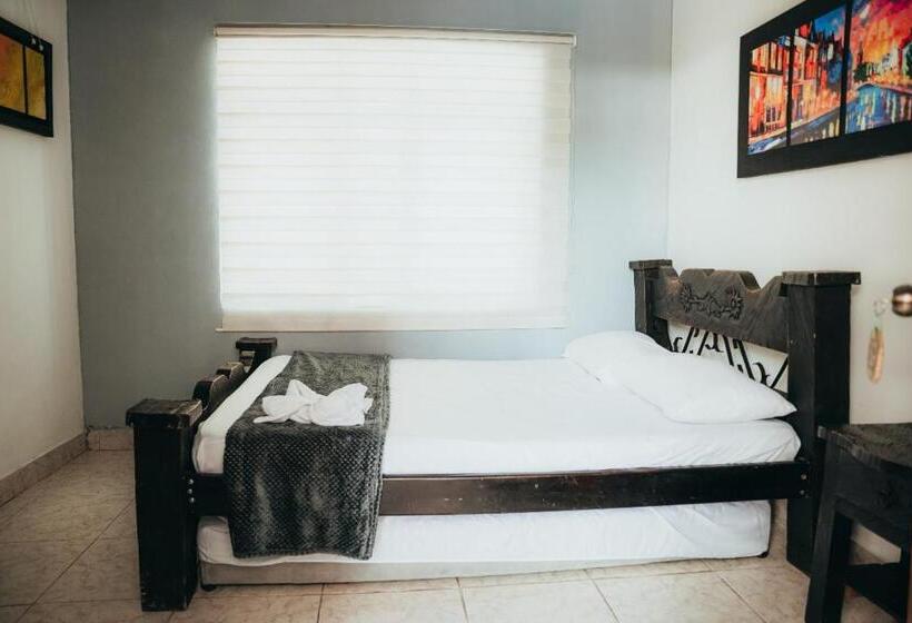 پانسیون Casa Hotel Hostal Del Cafe