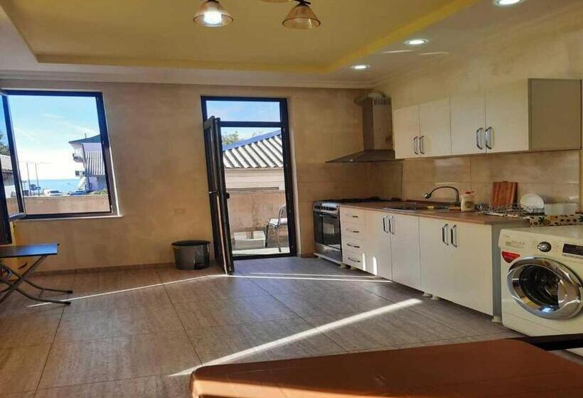 پانسیون House 211