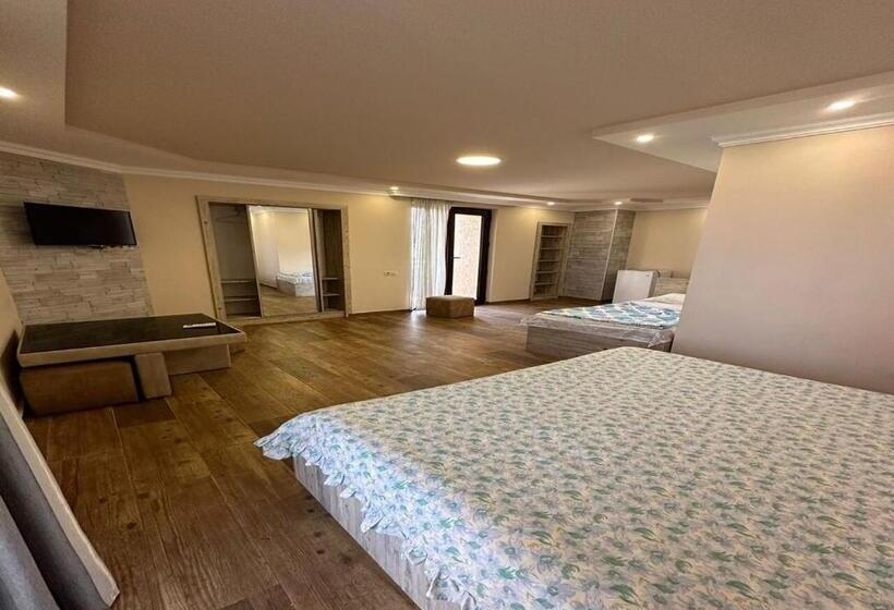 پانسیون House 211