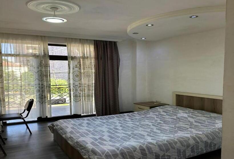 پانسیون House 211