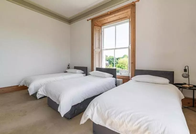 ペンション Montebello House