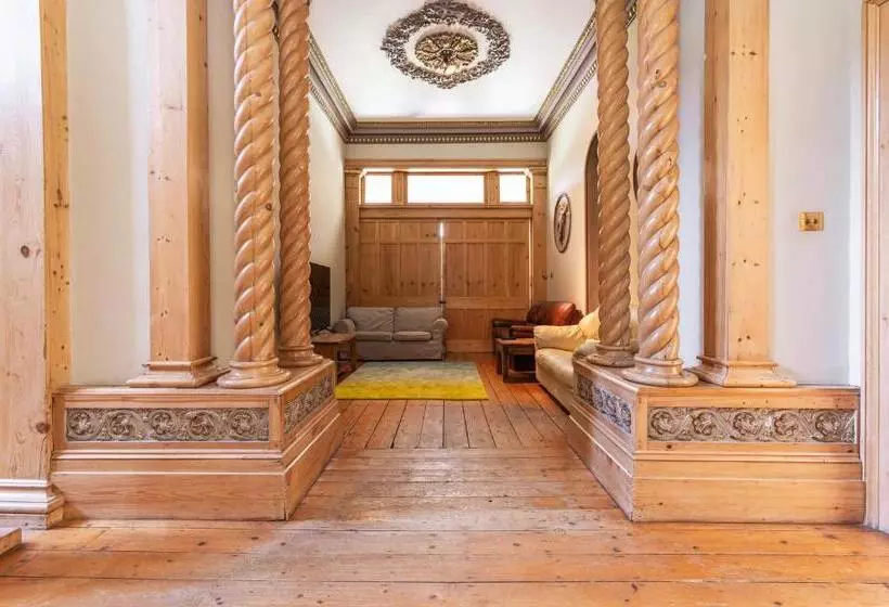 ペンション Montebello House