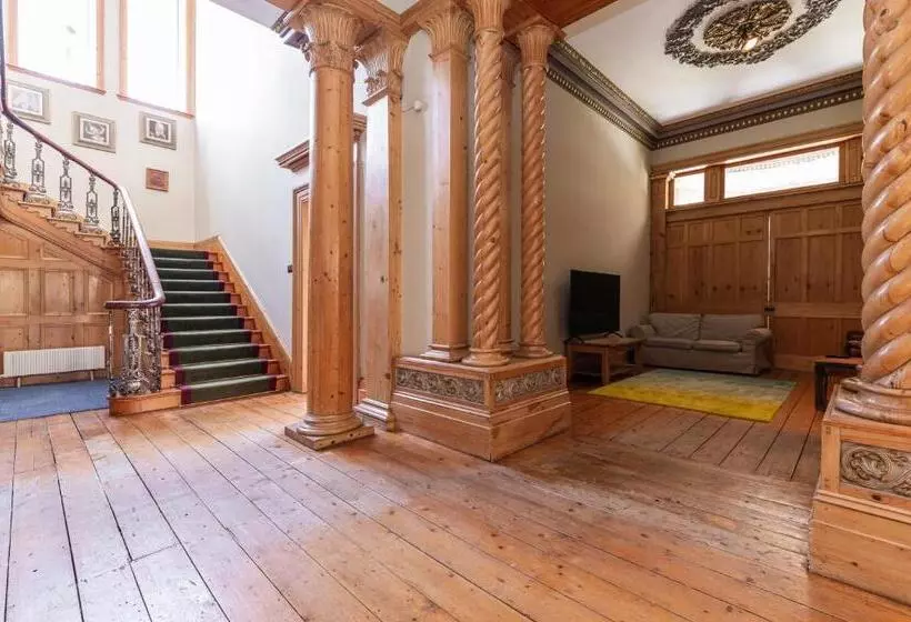 ペンション Montebello House