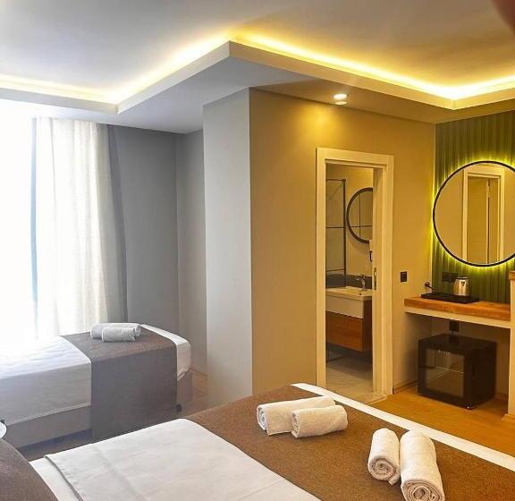 Red Castle Hotel & Pub