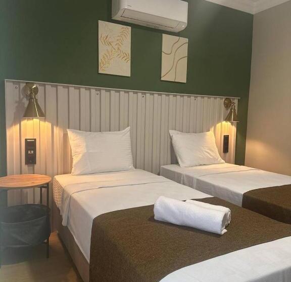 Red Castle Hotel & Pub