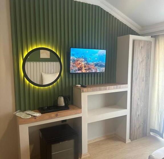 Red Castle Hotel & Pub