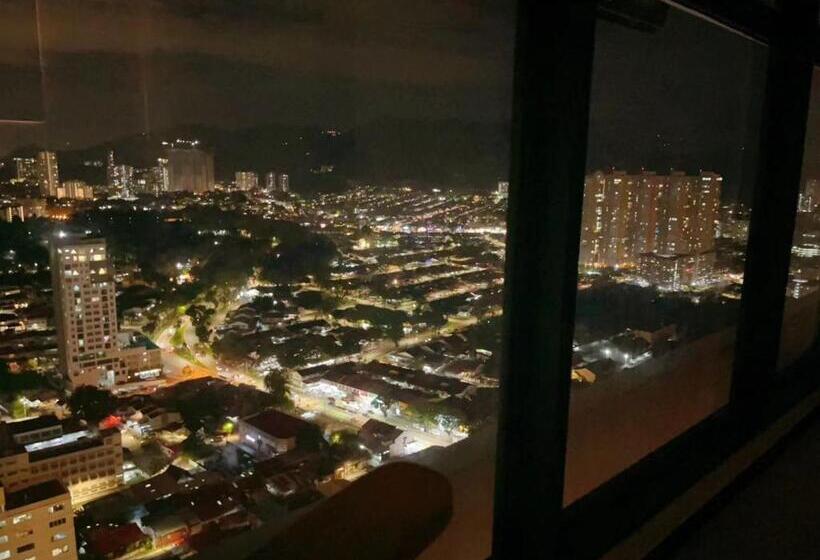 148 Urban Suites Georgetown New Condo City View Infinity Pool 10pax