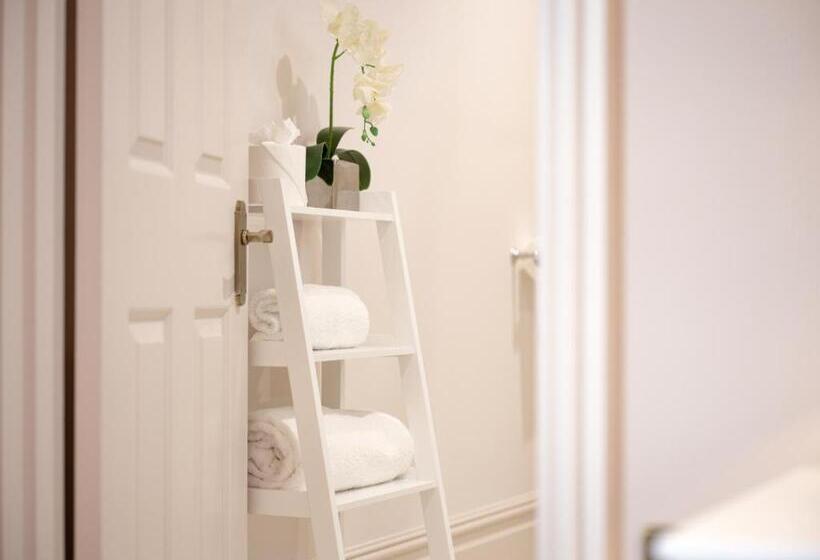 تختخواب و صبحانه Tyrrells Park