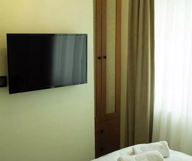 تختخواب و صبحانه Zelle Airport Boutique