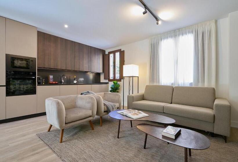 Casa Pizarro, By Homing U