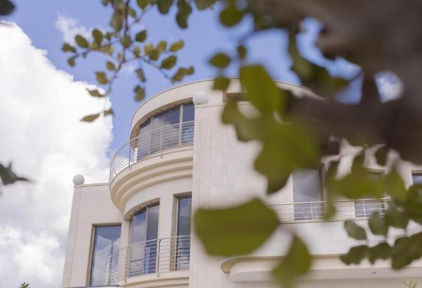 هتل Donna Crescenza