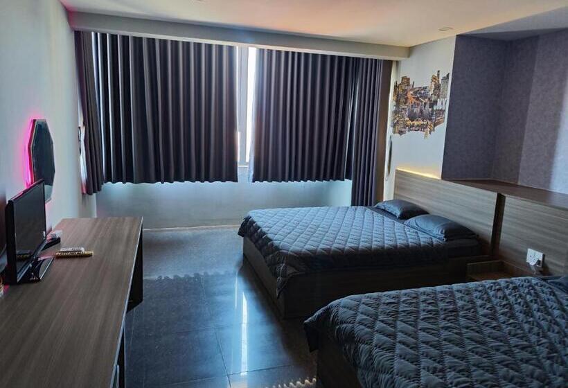 پانسیون Full House