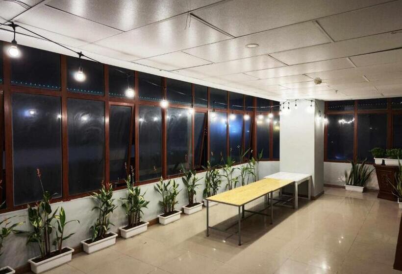 پانسیون Full House