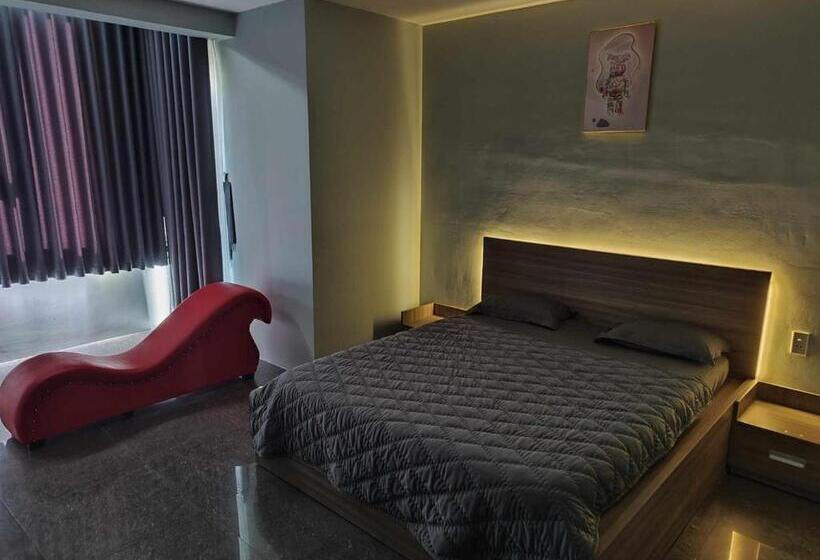 پانسیون Full House