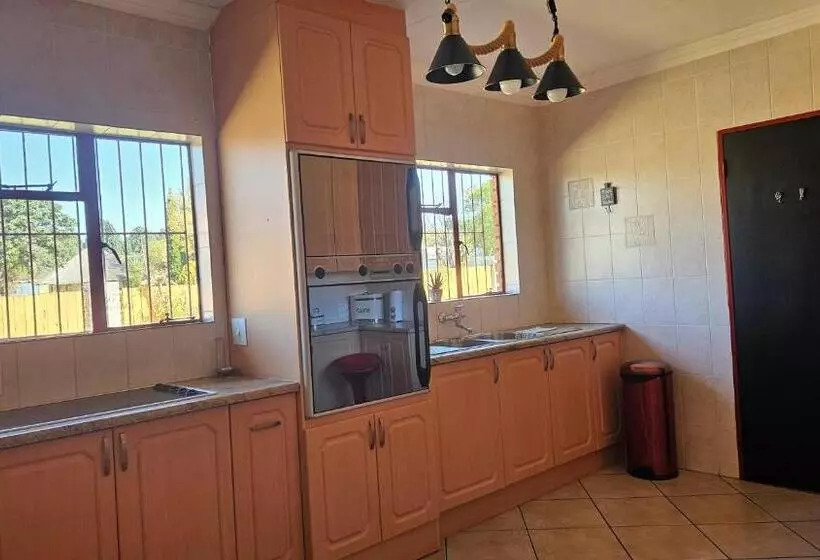 Majatalo Kwa Mimi Guesthouse