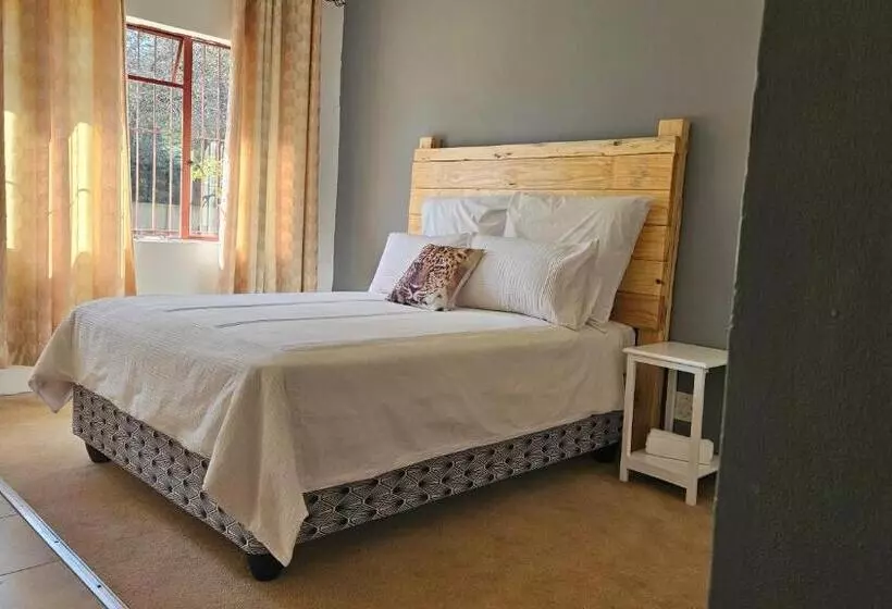 Majatalo Kwa Mimi Guesthouse