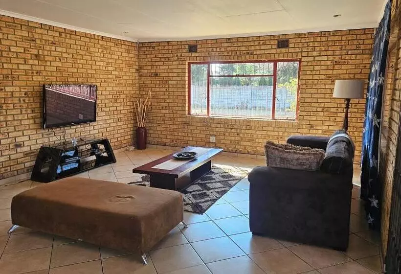 Majatalo Kwa Mimi Guesthouse