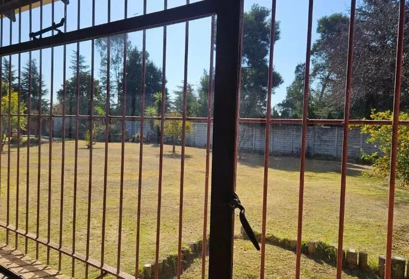 Majatalo Kwa Mimi Guesthouse