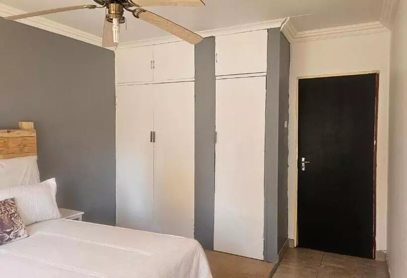 Majatalo Kwa Mimi Guesthouse