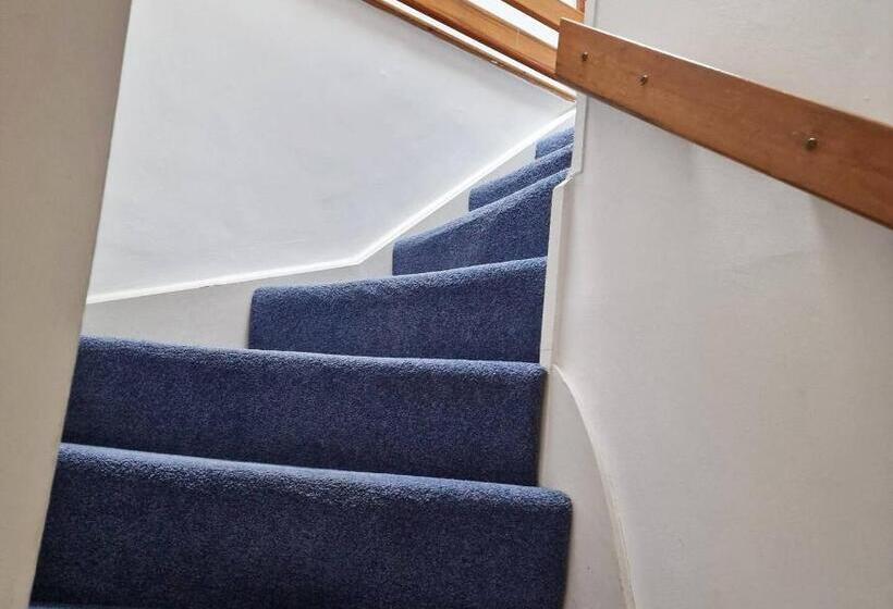 Tradesmencontact Workers Inn