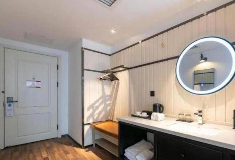 Borrman Hotel Jinan West Station Greenland Central Plaza Exhibition Center