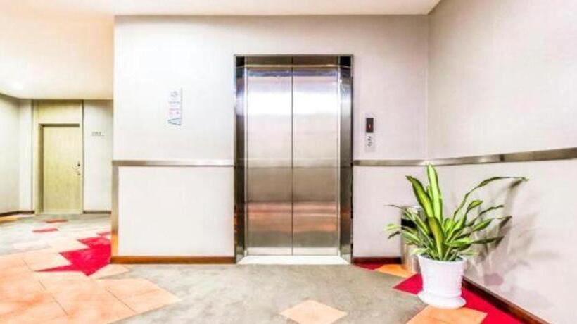 Borrman Hotel Zhuhai Mingzhu Railway Station Rainbow Shopping Mall