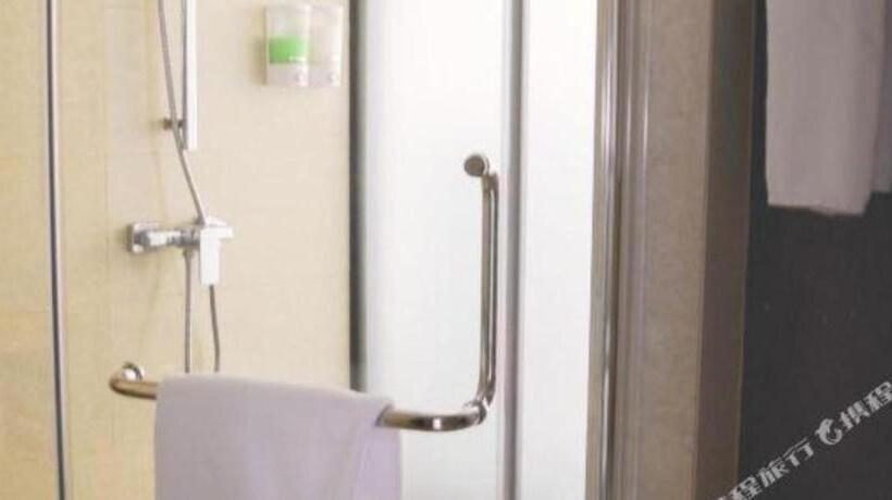 Borrman Hotel Zhuhai Mingzhu Railway Station Rainbow Shopping Mall