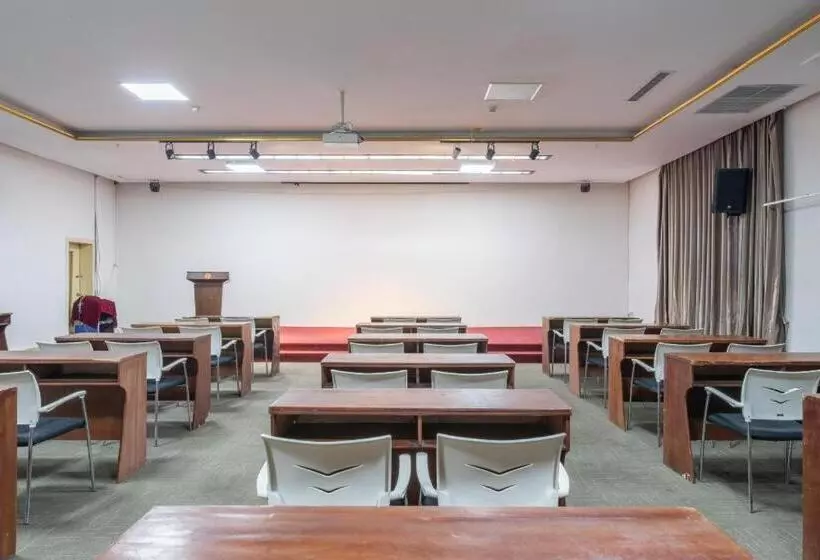 Hanting Hotel Hebi Qi County Bus Station