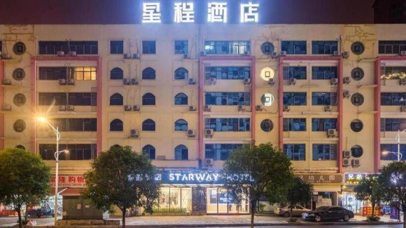 Starway Hotel Anshun Huangguoshu Street Anshun College