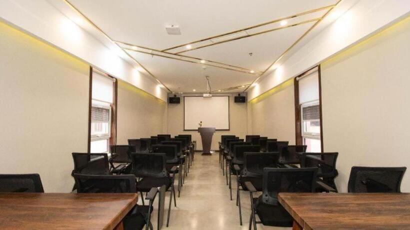 Starway Hotel Linyi University