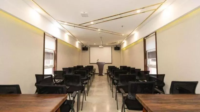 Starway Hotel Linyi University