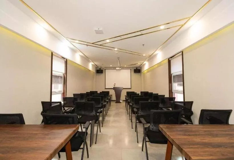 Starway Hotel Linyi University