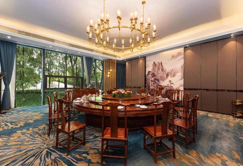 Venus Royal Hotel Nanning East High Speed Railway Station