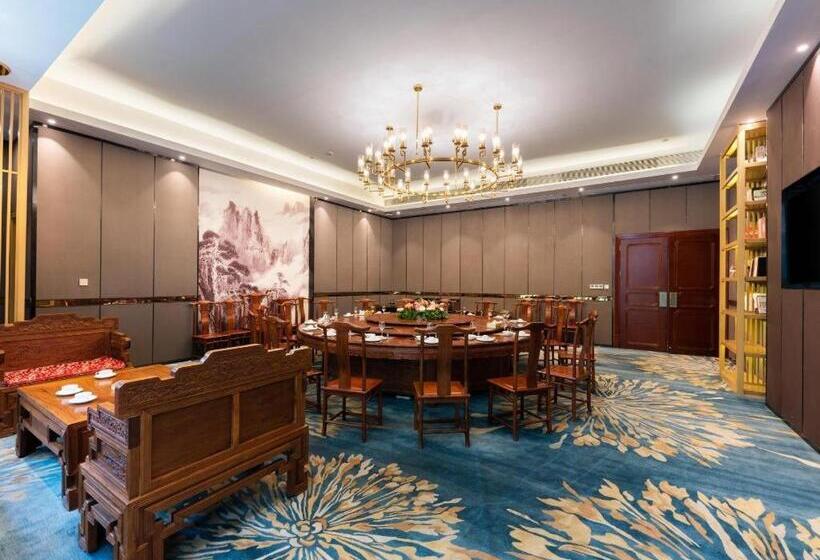 Venus Royal Hotel Nanning East High Speed Railway Station