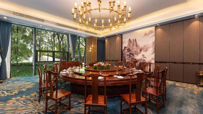 Venus Royal Hotel Nanning East High Speed Railway Station