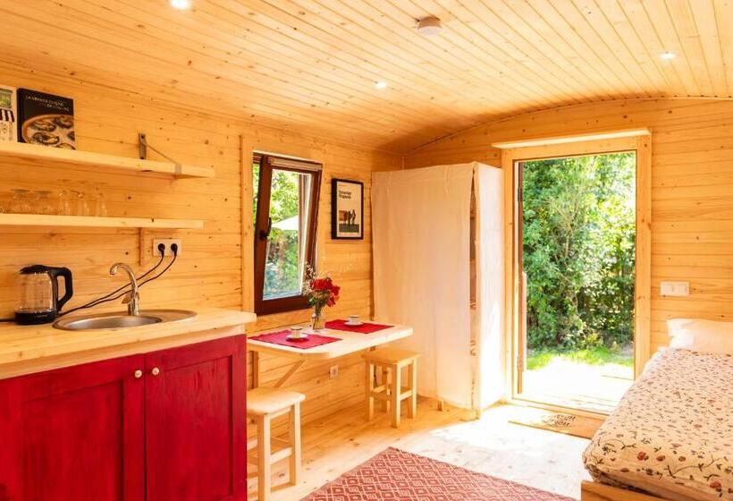 مبيت وإفطار La Jolie Longère Fleurie Roulotte Avec Piscine Et Grand Jardin