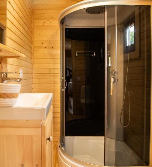 Bed and Breakfast La Jolie Longère Fleurie Roulotte Avec Piscine Et Grand Jardin