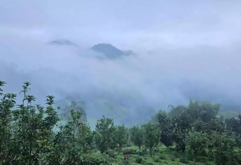 هتل Baan Hom Muen Li