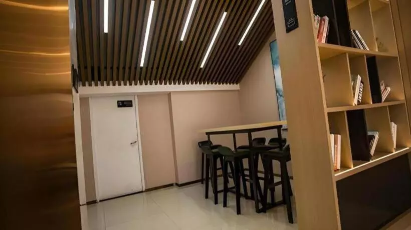 Hotelli City Comfort Inn Fuyang Hongqi Middle School Erlijing Night Market