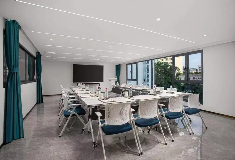 هتل Days Inn By Wyndham Hainan Sanya Bay