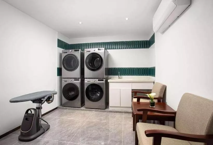 هتل Days Inn By Wyndham Hainan Sanya Bay